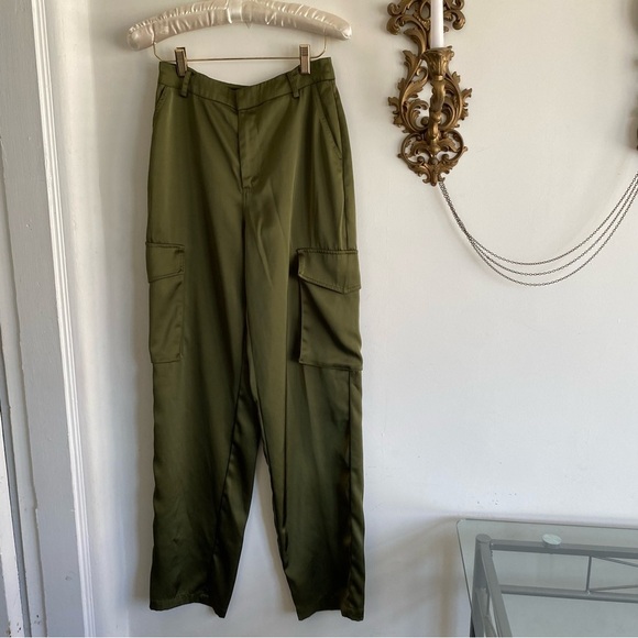 GOOD AMERICAN GREEN SATIN CARGO PANTS - Picture 6 of 14